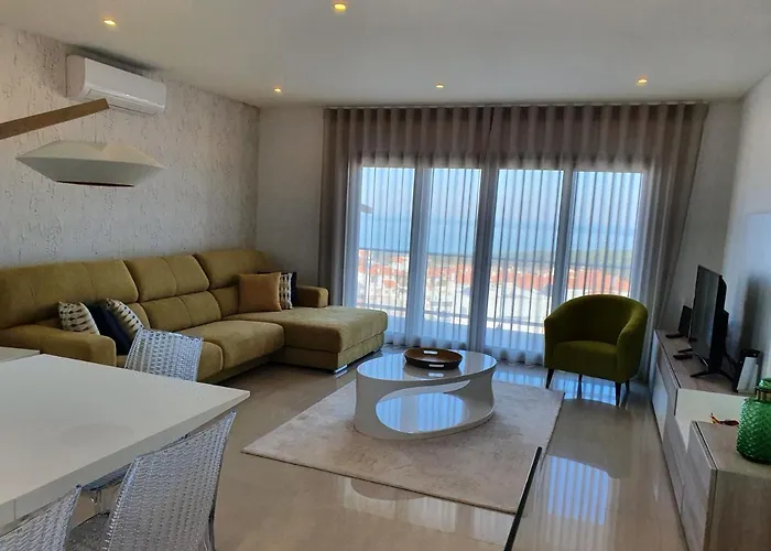 Peter Townhouse Nazare